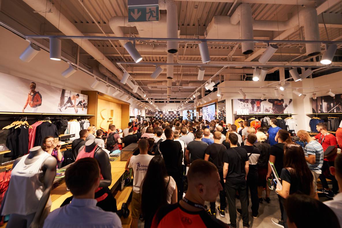 Autograph session of Vasily Lomachenko image-18