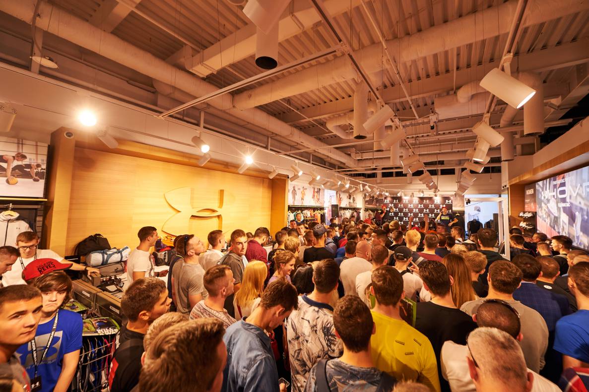 Autograph session of Vasily Lomachenko image-19