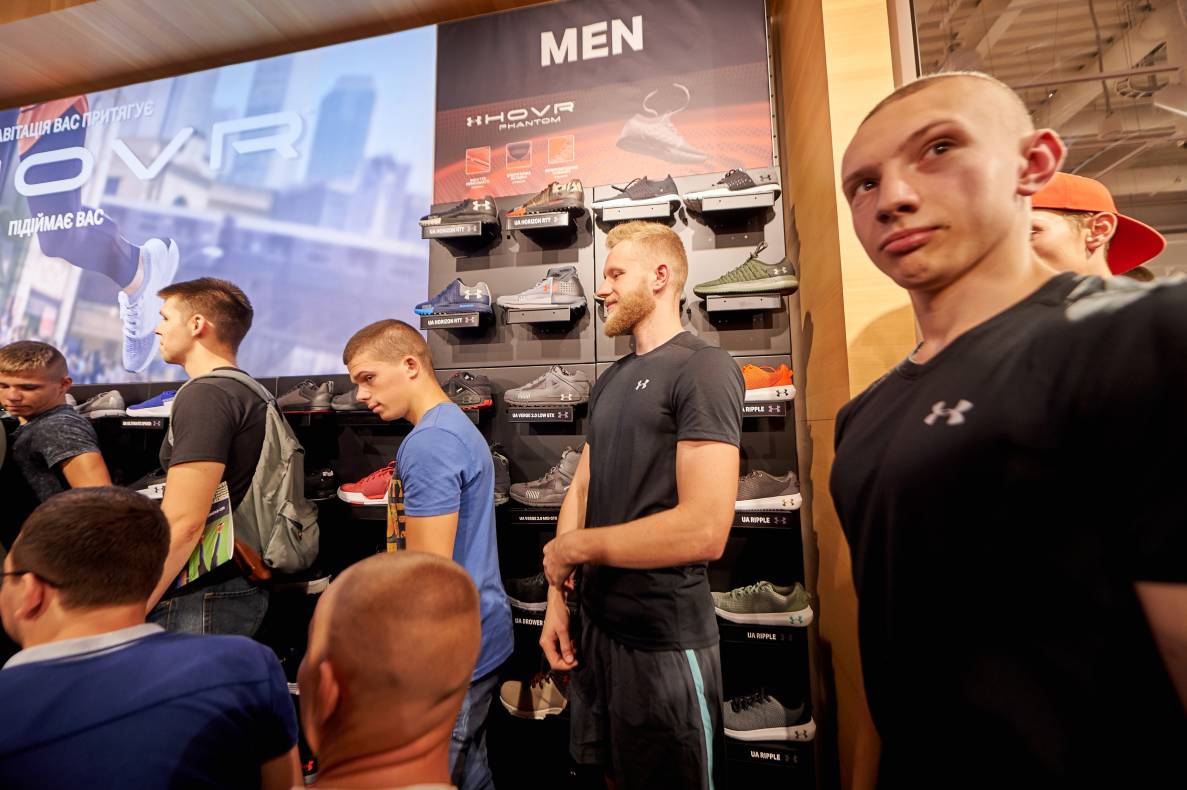 Autograph session of Vasily Lomachenko image-20