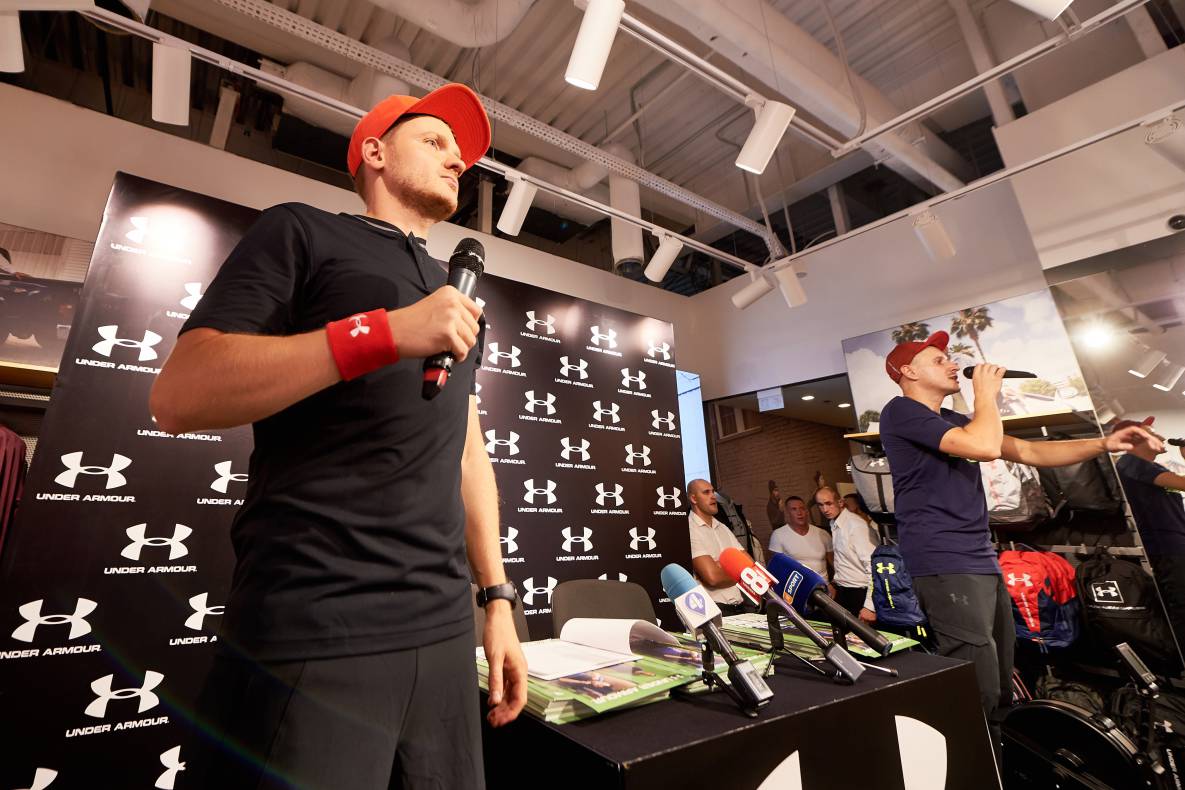 Autograph session of Vasily Lomachenko image-22