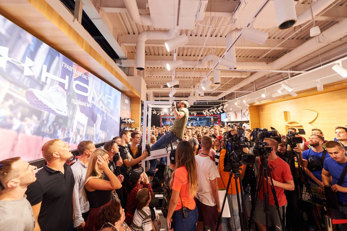 Autograph session of Vasily Lomachenko image-25
