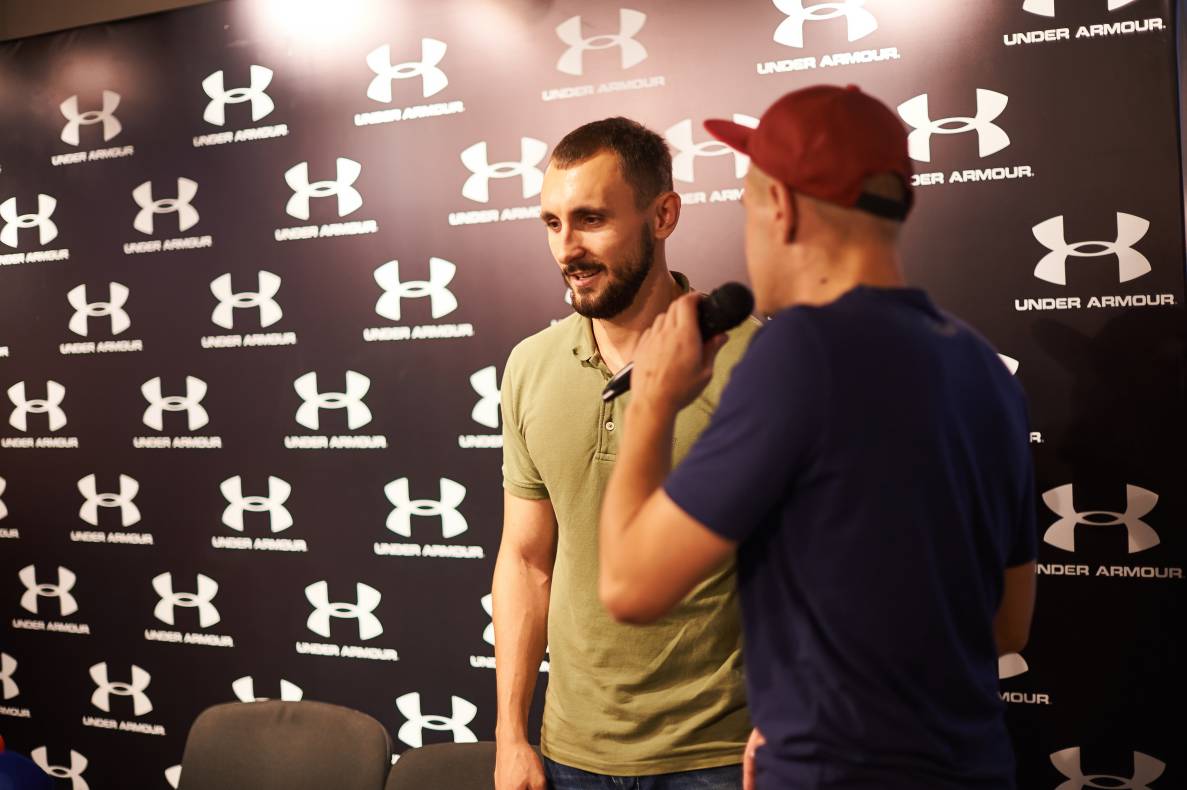 Autograph session of Vasily Lomachenko image-28