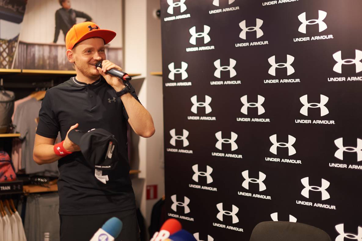 Autograph session of Vasily Lomachenko image-29