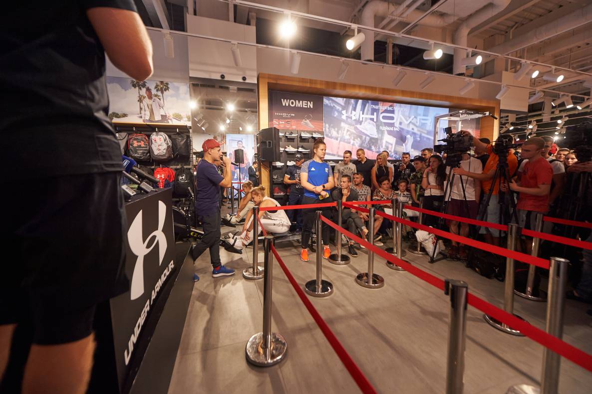 Autograph session of Vasily Lomachenko image-30