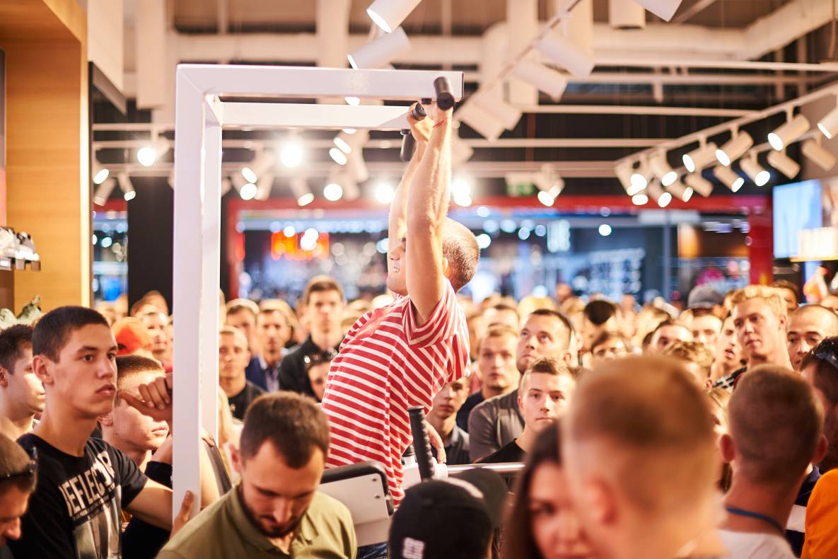 Autograph session of Vasily Lomachenko image-31