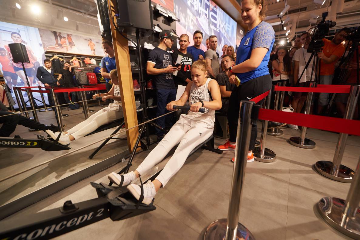 Autograph session of Vasily Lomachenko image-32