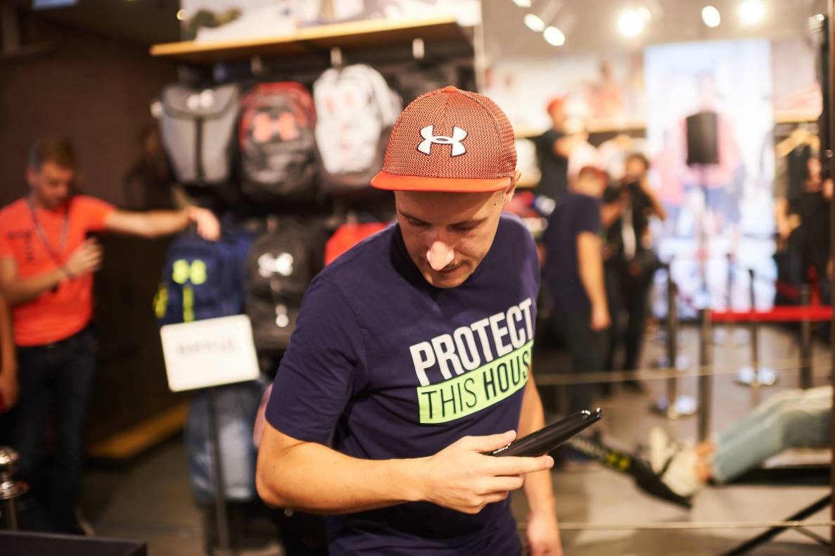 Autograph session of Vasily Lomachenko image-38