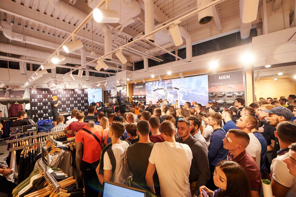 Autograph session of Vasily Lomachenko image-51