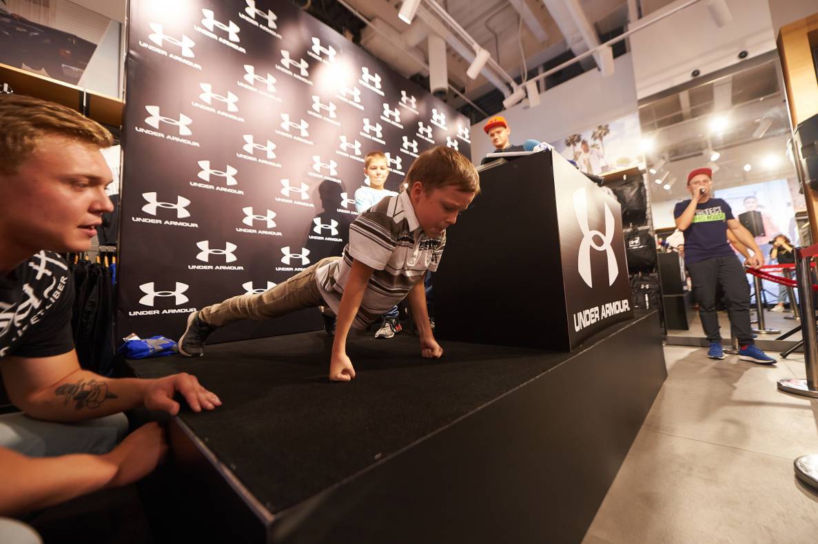 Autograph session of Vasily Lomachenko image-64