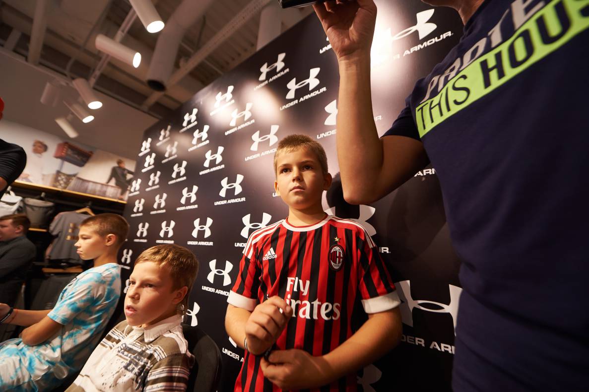 Autograph session of Vasily Lomachenko image-71