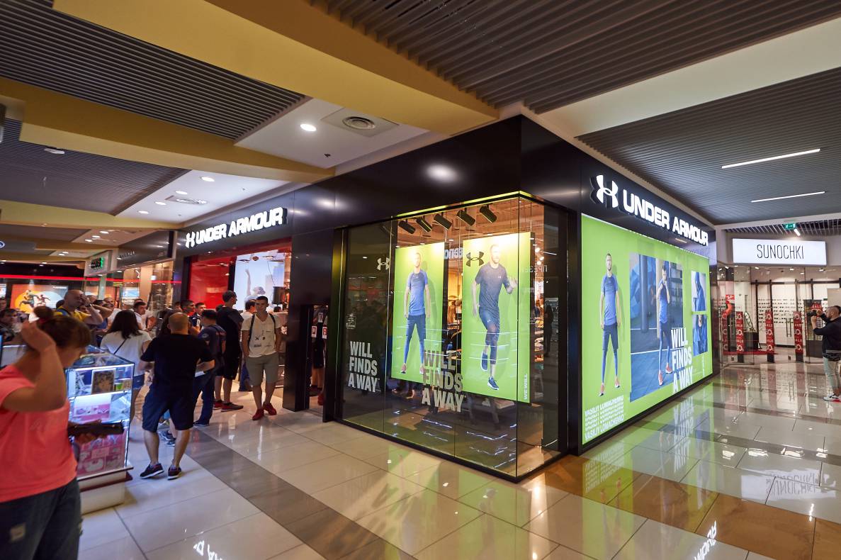 Autograph session of Vasily Lomachenko image-75