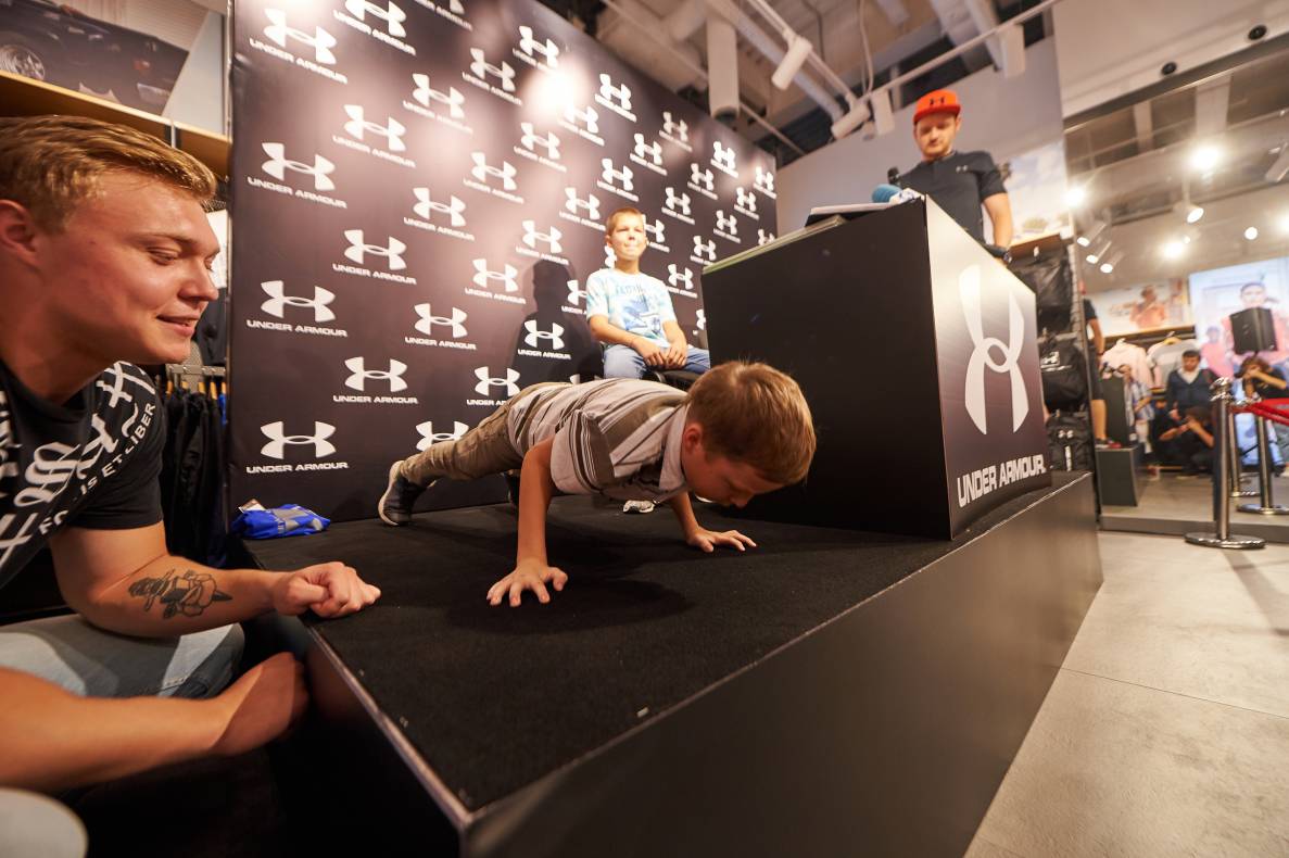 Autograph session of Vasily Lomachenko image-79