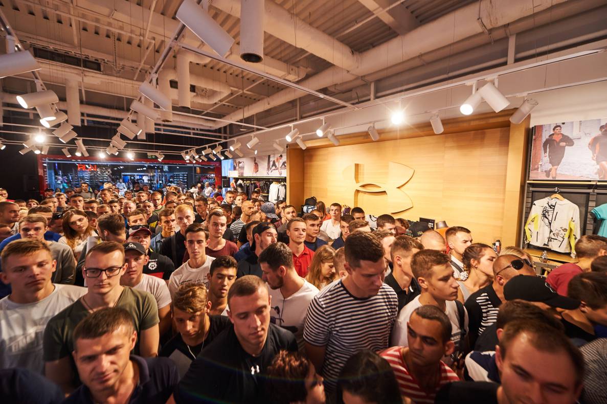 Autograph session of Vasily Lomachenko image-81