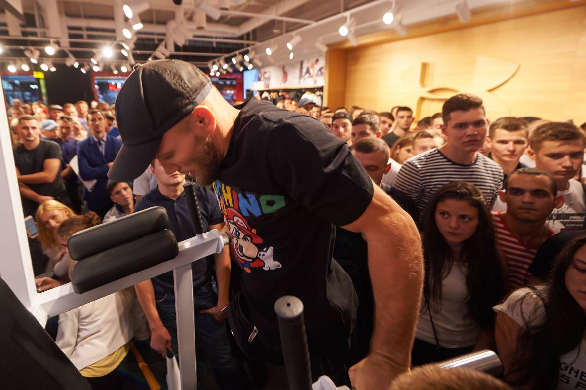Autograph session of Vasily Lomachenko image-86