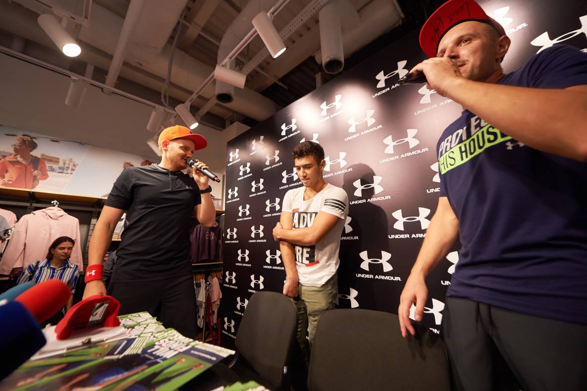 Autograph session of Vasily Lomachenko image-91