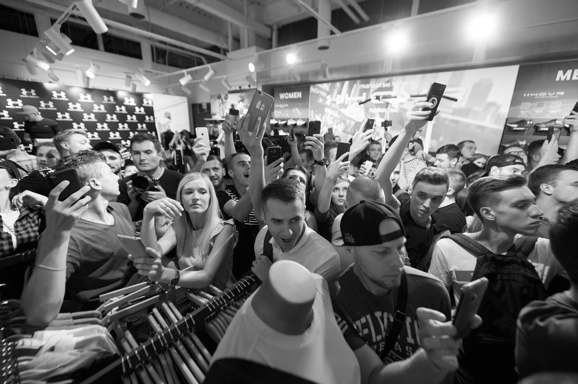 Autograph session of Vasily Lomachenko image-93