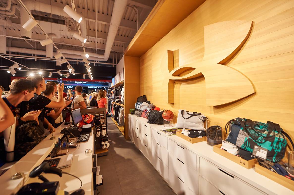 Autograph session of Vasily Lomachenko image-95