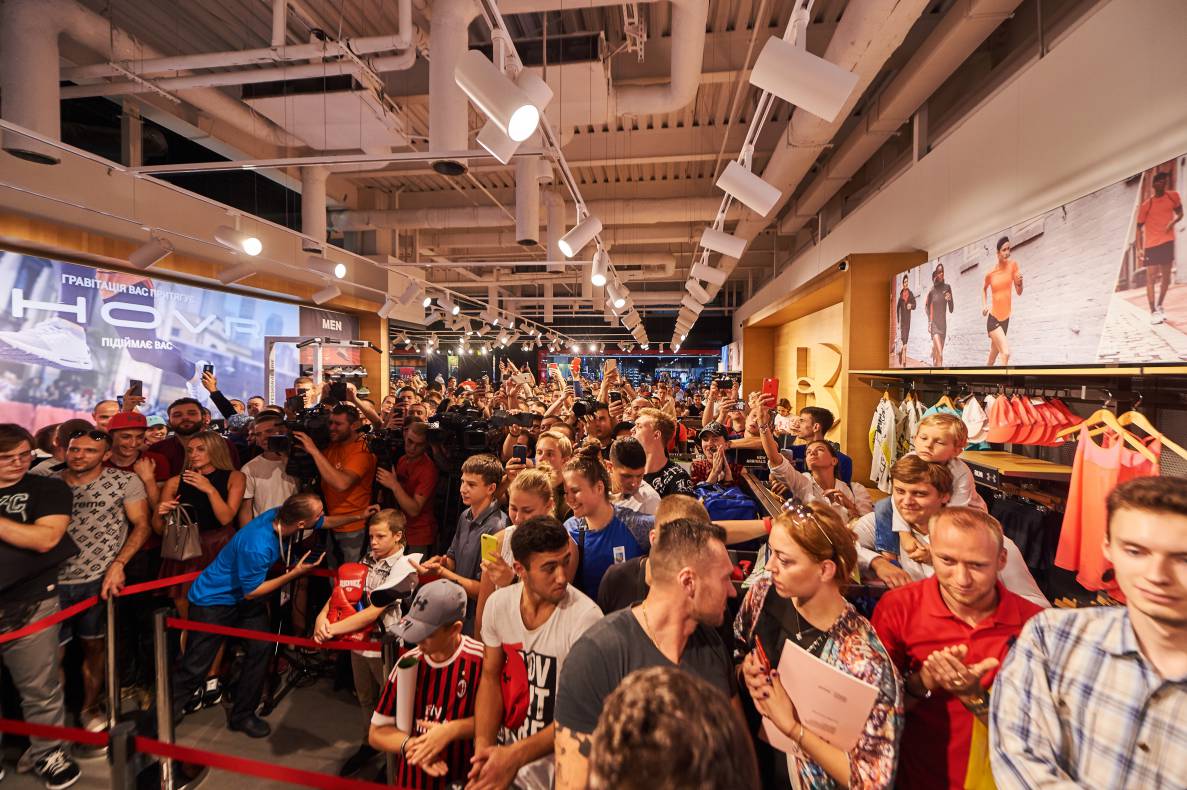 Autograph session of Vasily Lomachenko image-107