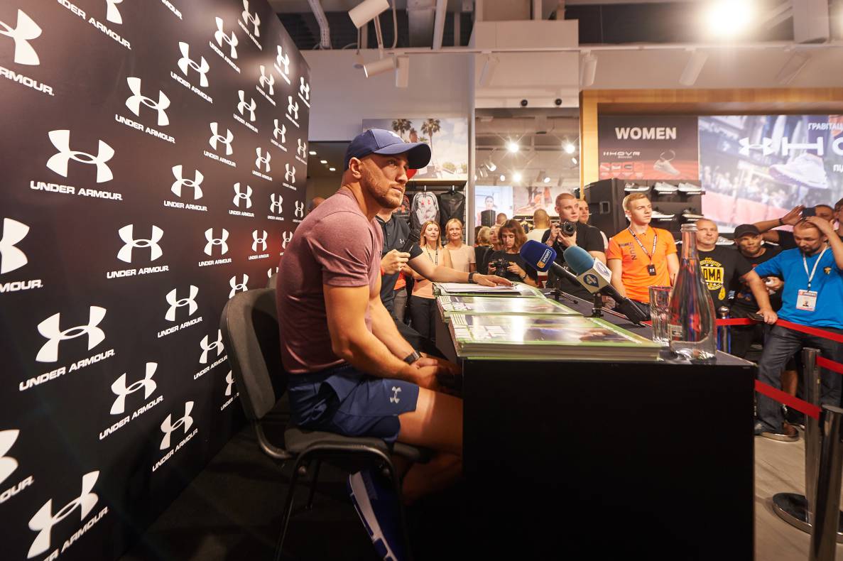 Autograph session of Vasily Lomachenko image-117