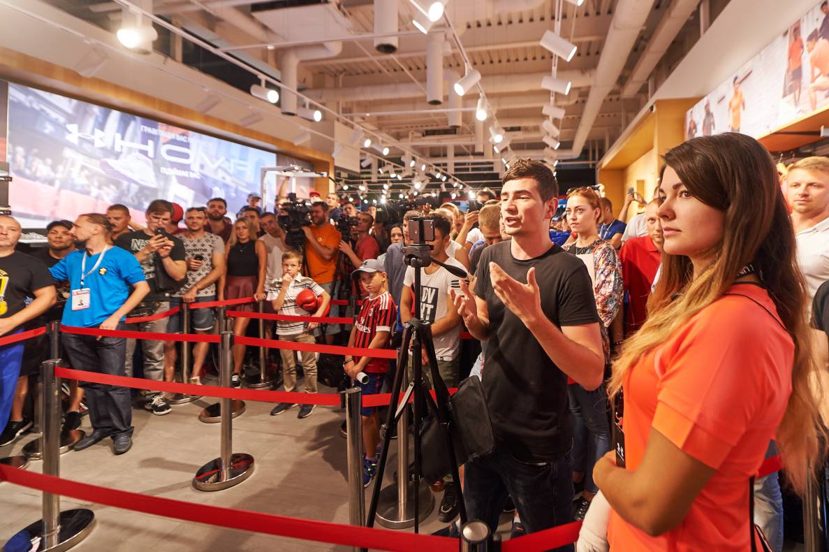 Autograph session of Vasily Lomachenko image-120