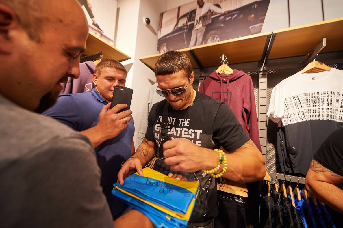 Autograph session of Vasily Lomachenko image-122