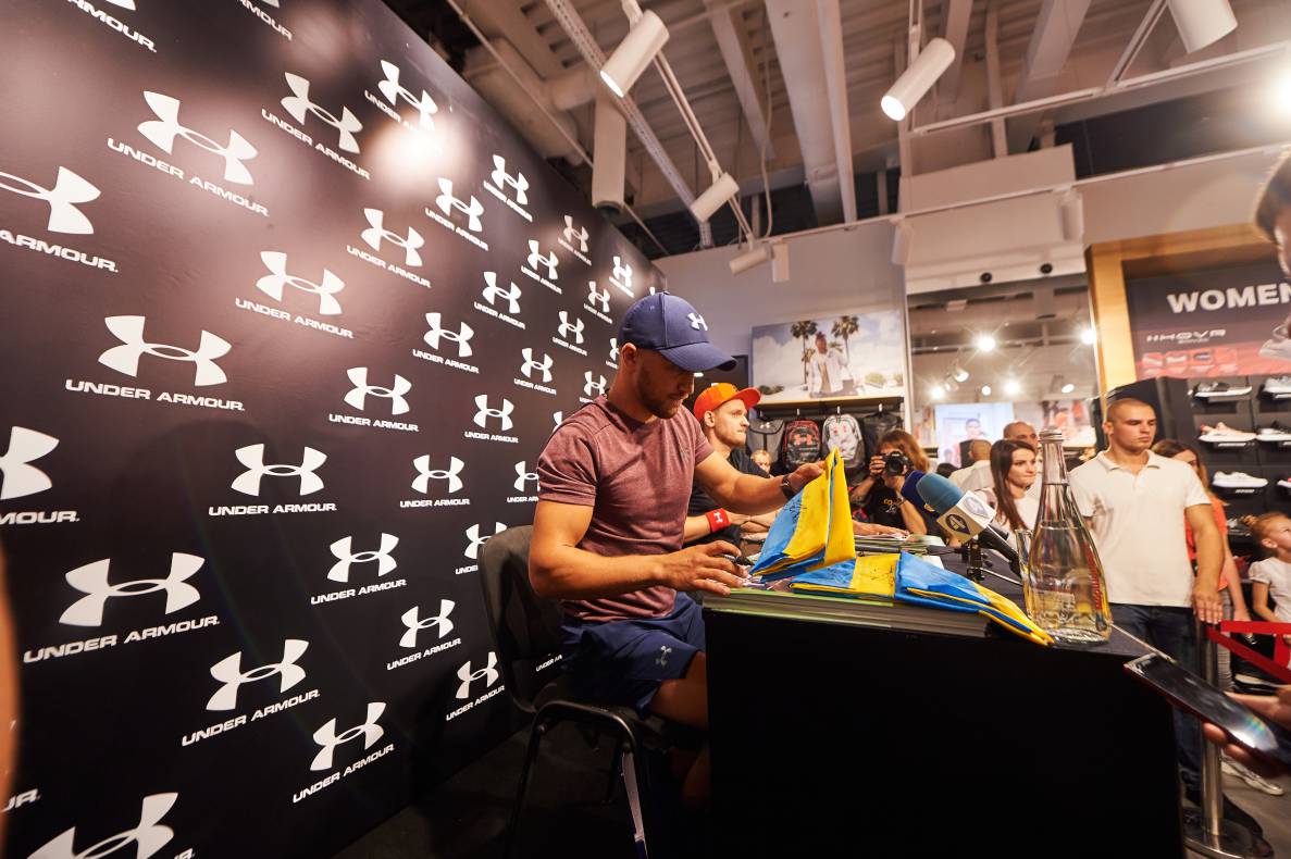 Autograph session of Vasily Lomachenko image-126
