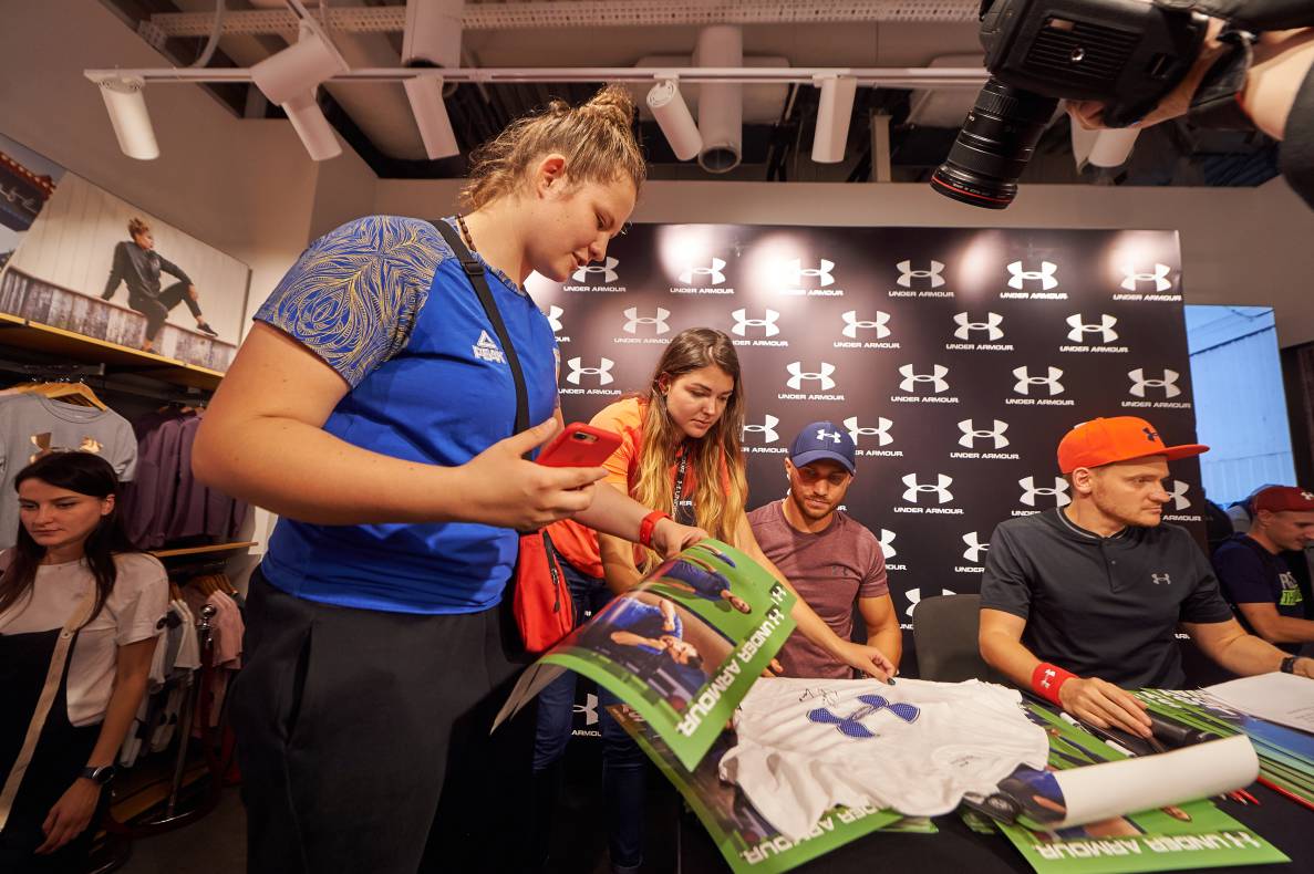 Autograph session of Vasily Lomachenko image-133