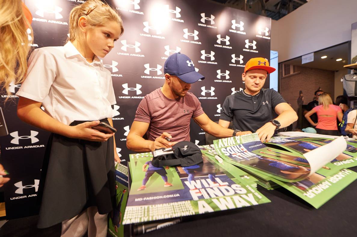 Autograph session of Vasily Lomachenko image-135