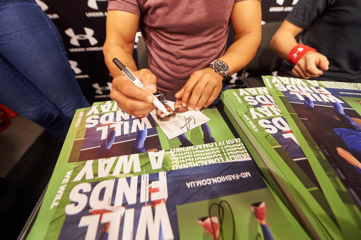 Autograph session of Vasily Lomachenko image-143