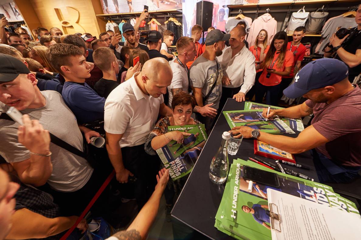 Autograph session of Vasily Lomachenko image-202