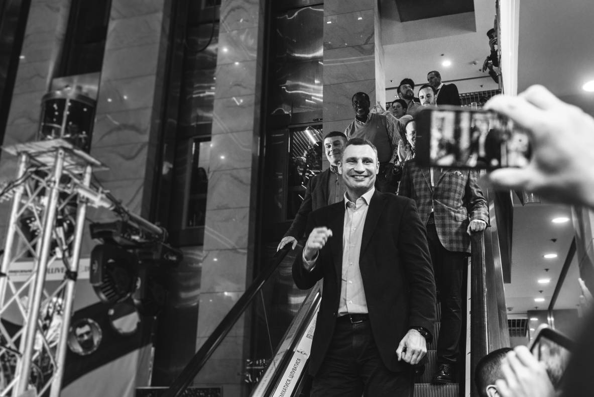 Зустріч з легендами світового боксу — Холіфілдом, Льюїсом та Кличком image-3