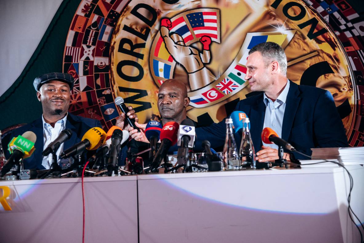 Зустріч з легендами світового боксу — Холіфілдом, Льюїсом та Кличком image-9