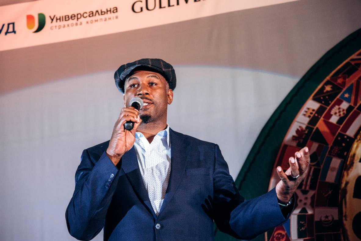 Зустріч з легендами світового боксу — Холіфілдом, Льюїсом та Кличком image-11