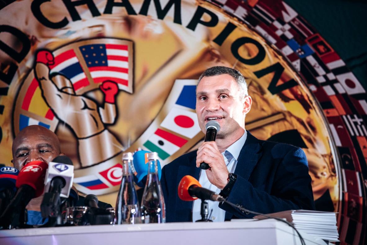 Зустріч з легендами світового боксу — Холіфілдом, Льюїсом та Кличком image-12