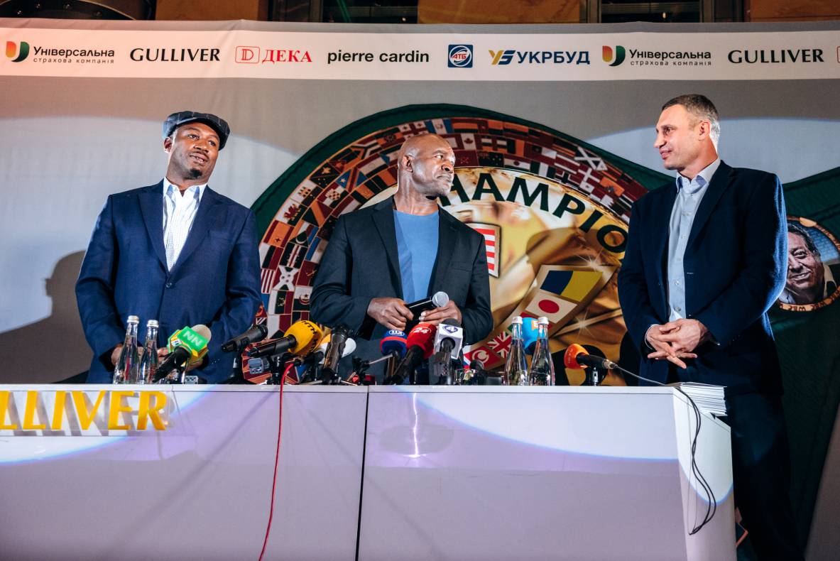 Зустріч з легендами світового боксу — Холіфілдом, Льюїсом та Кличком image-19