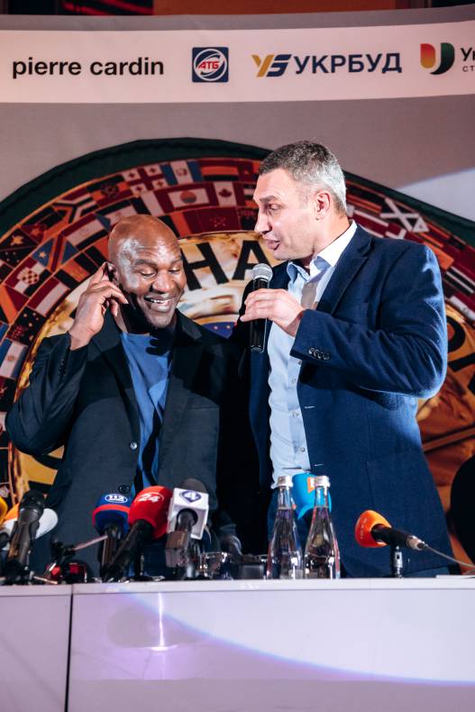 Зустріч з легендами світового боксу — Холіфілдом, Льюїсом та Кличком image-27