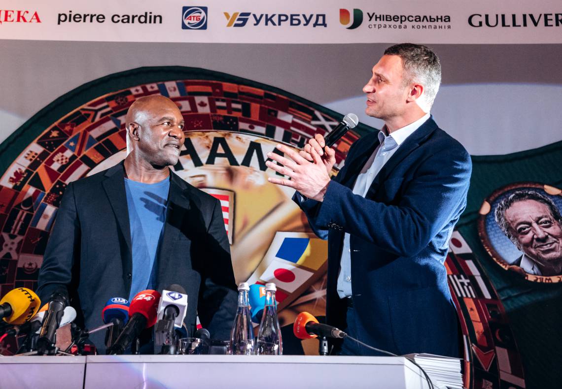 Зустріч з легендами світового боксу — Холіфілдом, Льюїсом та Кличком image-29