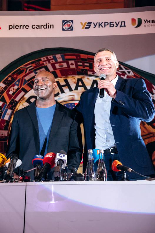 Зустріч з легендами світового боксу — Холіфілдом, Льюїсом та Кличком image-28