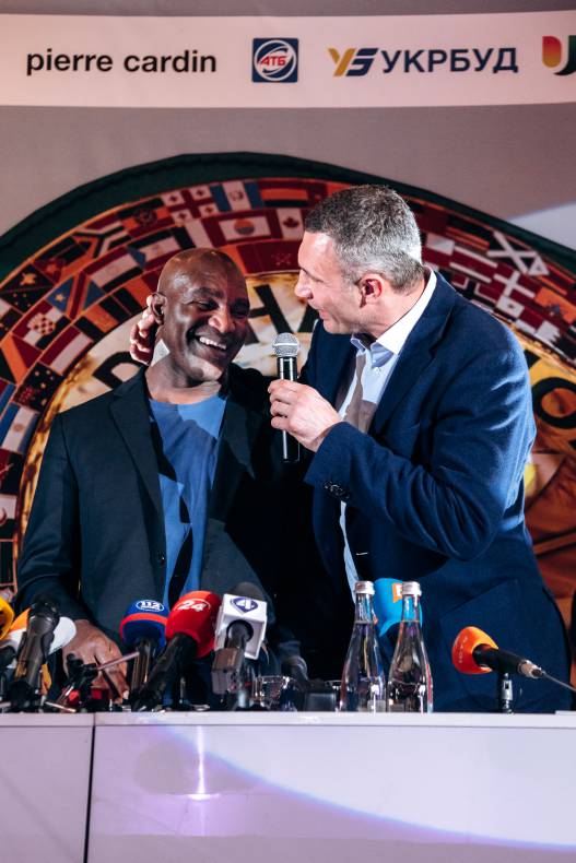 Зустріч з легендами світового боксу — Холіфілдом, Льюїсом та Кличком image-30