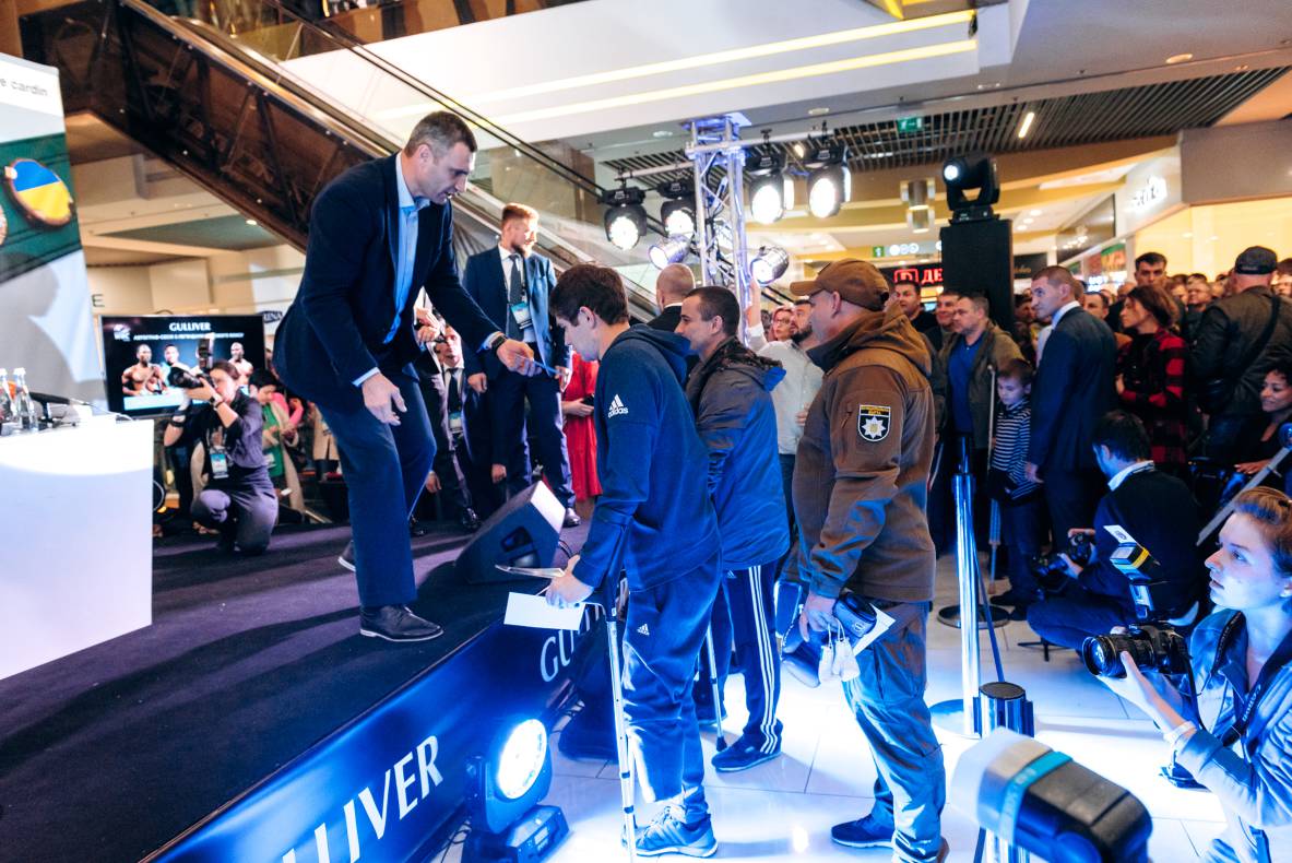 Зустріч з легендами світового боксу — Холіфілдом, Льюїсом та Кличком image-50