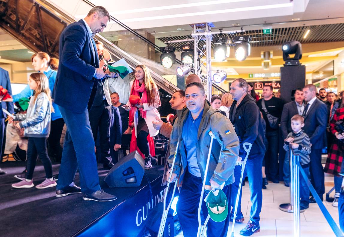 Зустріч з легендами світового боксу — Холіфілдом, Льюїсом та Кличком image-55