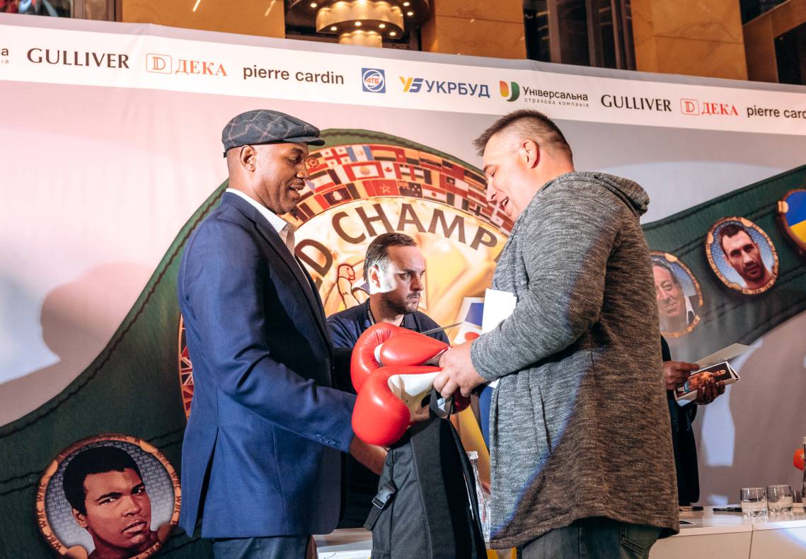Зустріч з легендами світового боксу — Холіфілдом, Льюїсом та Кличком image-58