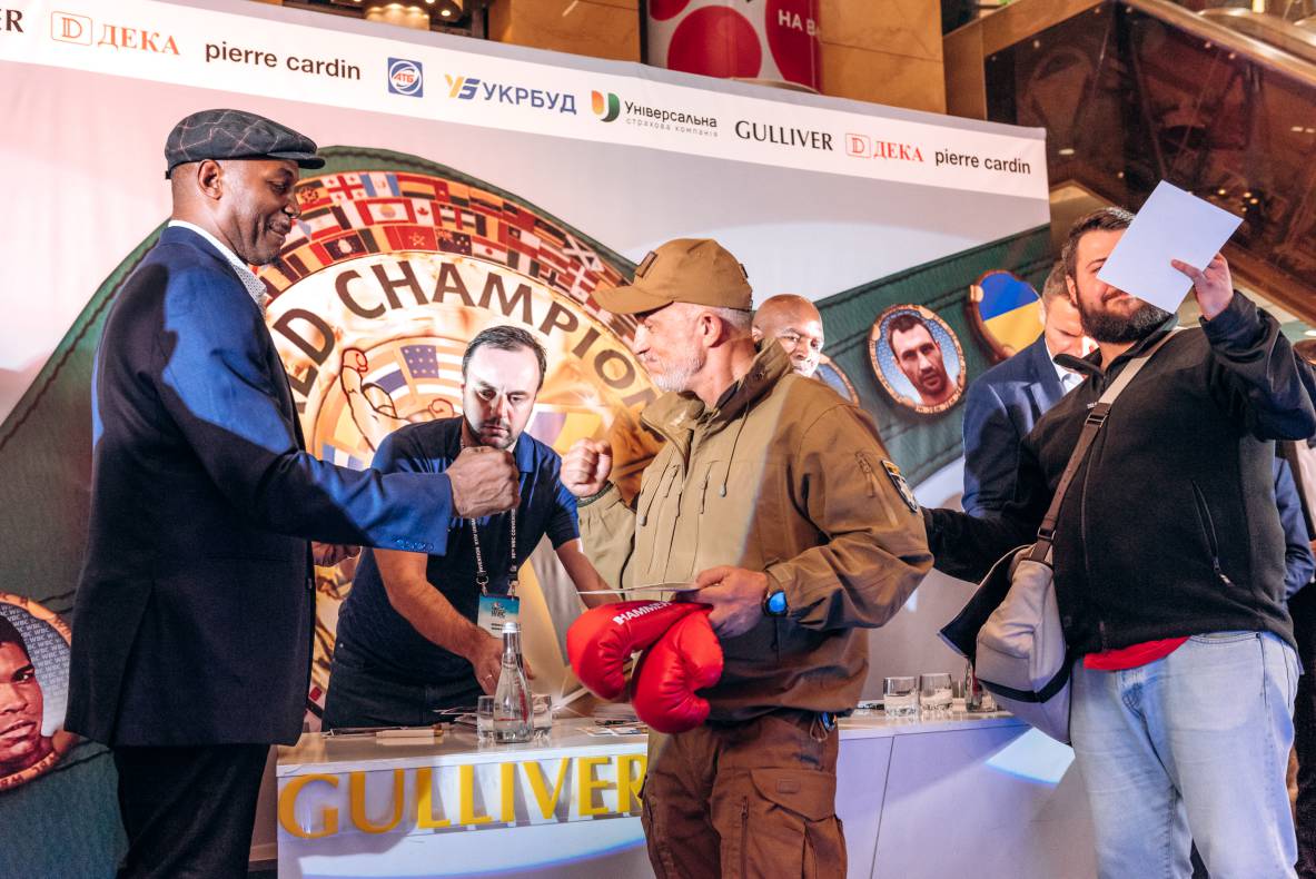 Зустріч з легендами світового боксу — Холіфілдом, Льюїсом та Кличком image-65