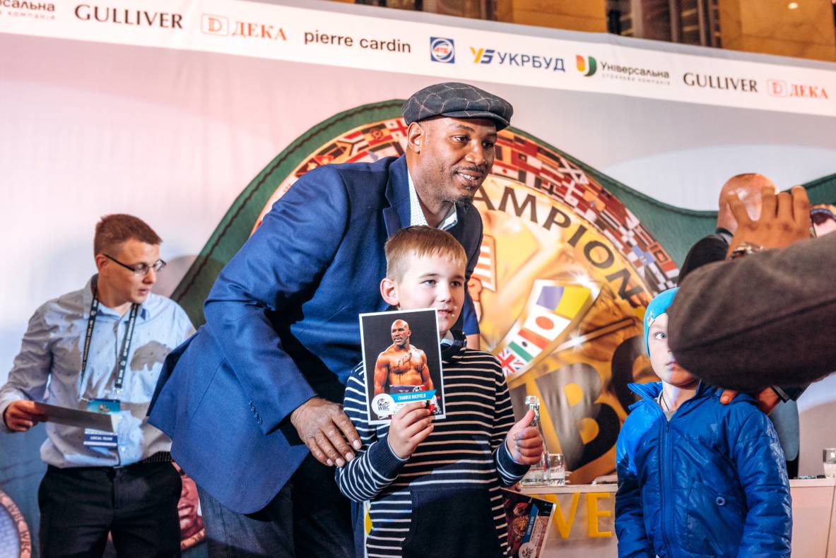 Зустріч з легендами світового боксу — Холіфілдом, Льюїсом та Кличком image-64