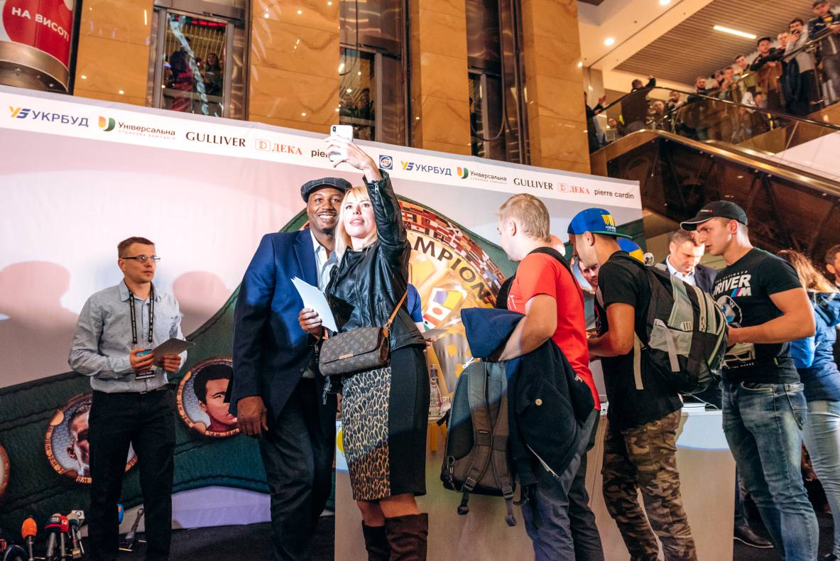 Зустріч з легендами світового боксу — Холіфілдом, Льюїсом та Кличком image-66