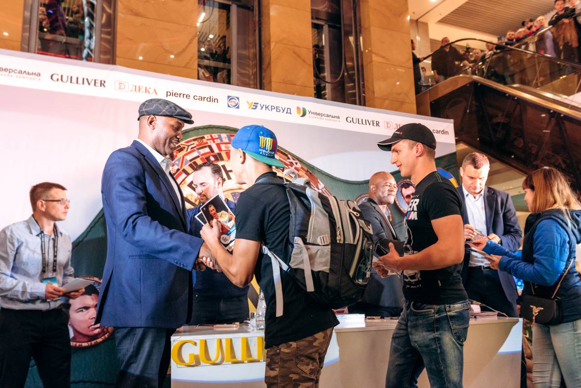 Зустріч з легендами світового боксу — Холіфілдом, Льюїсом та Кличком image-68