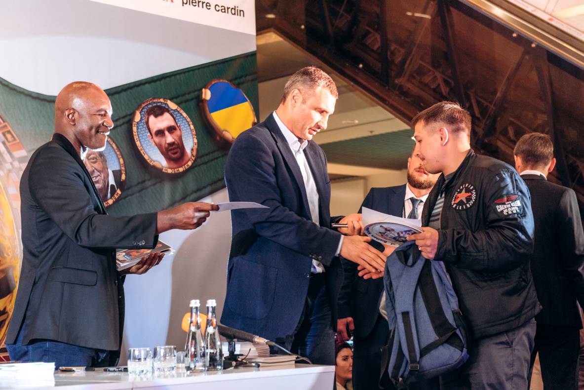 Зустріч з легендами світового боксу — Холіфілдом, Льюїсом та Кличком image-70