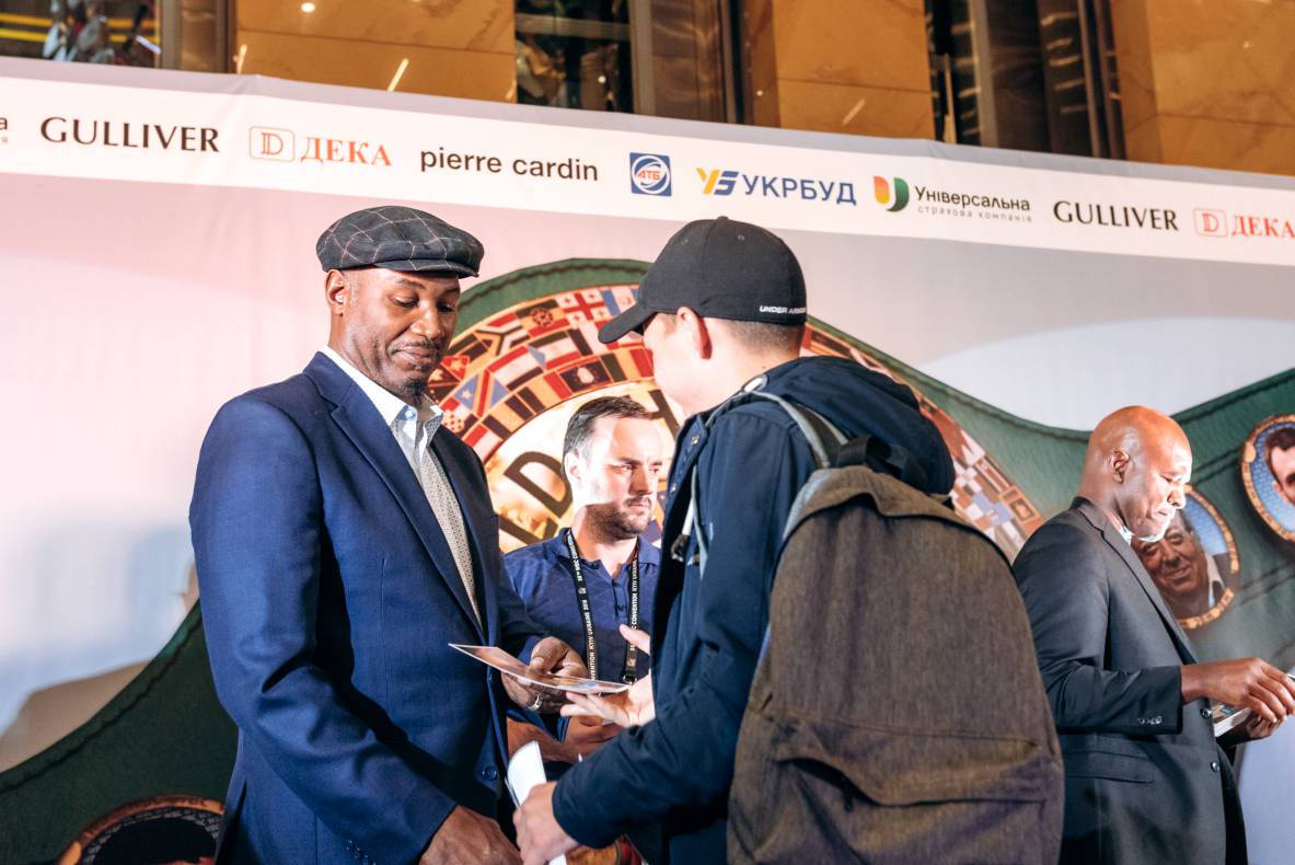 Зустріч з легендами світового боксу — Холіфілдом, Льюїсом та Кличком image-71