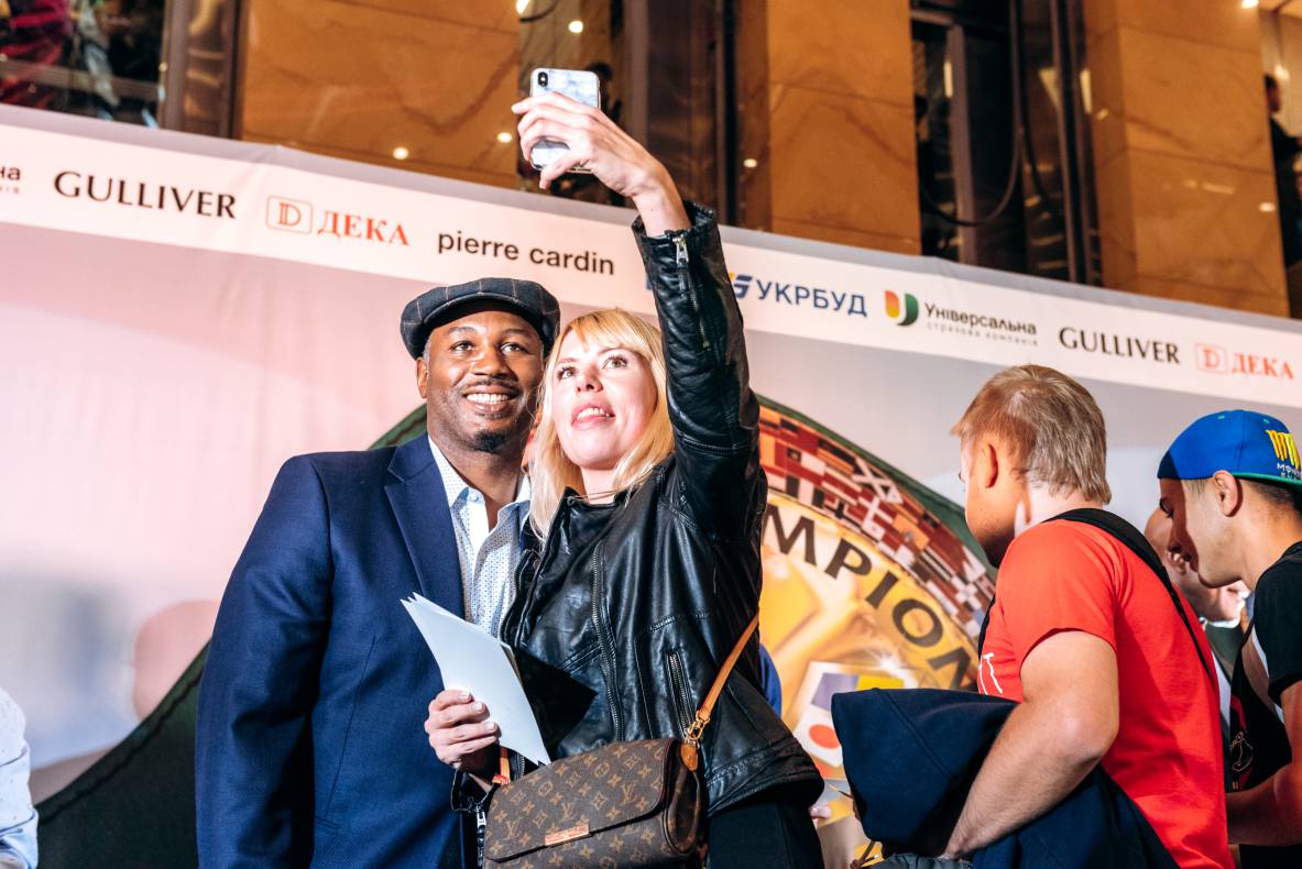 Зустріч з легендами світового боксу — Холіфілдом, Льюїсом та Кличком image-72