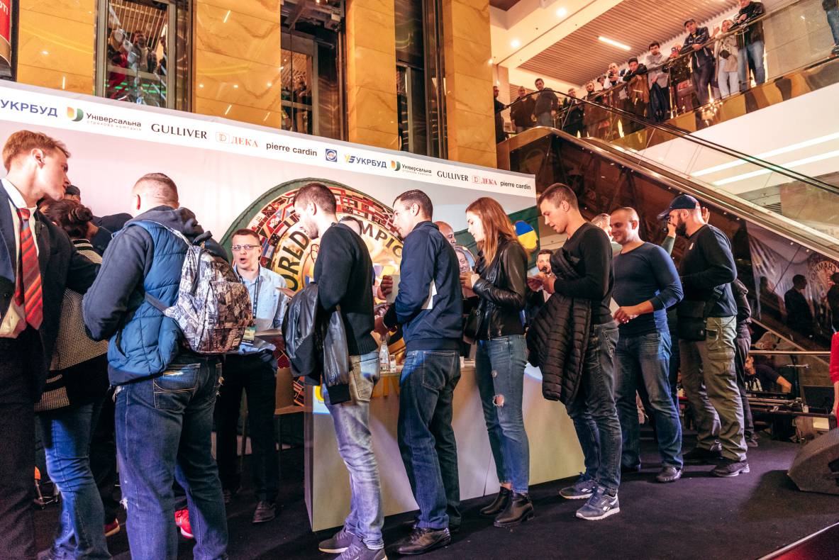 Зустріч з легендами світового боксу — Холіфілдом, Льюїсом та Кличком image-73